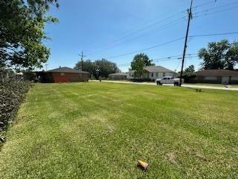 2608 GUERRA Drive Violet LA 70092