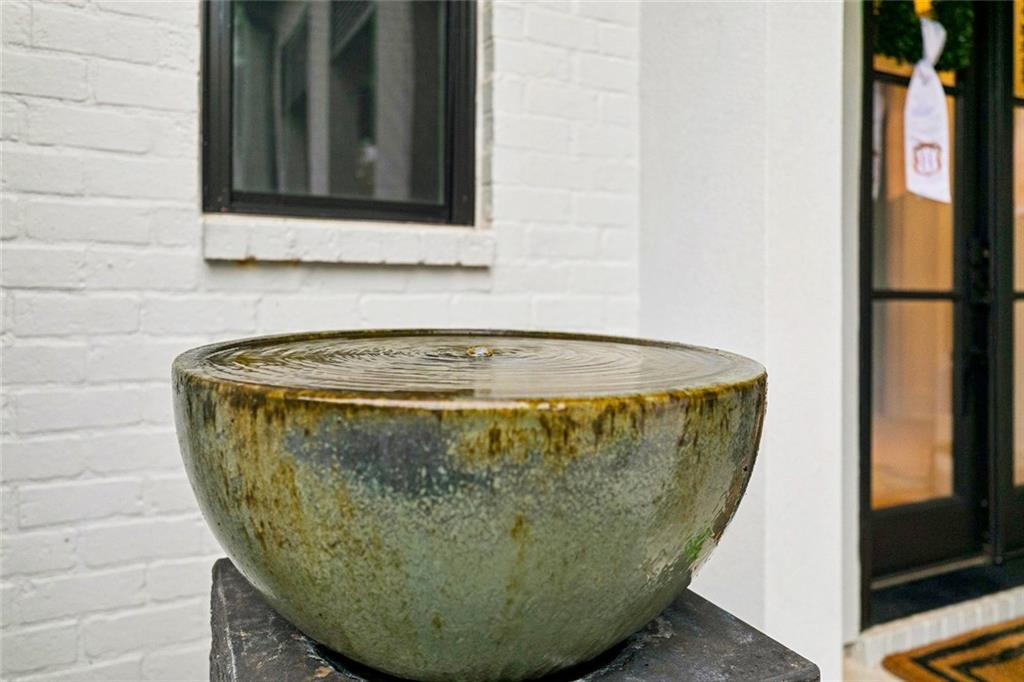 6013 TWIN RIVER Lane