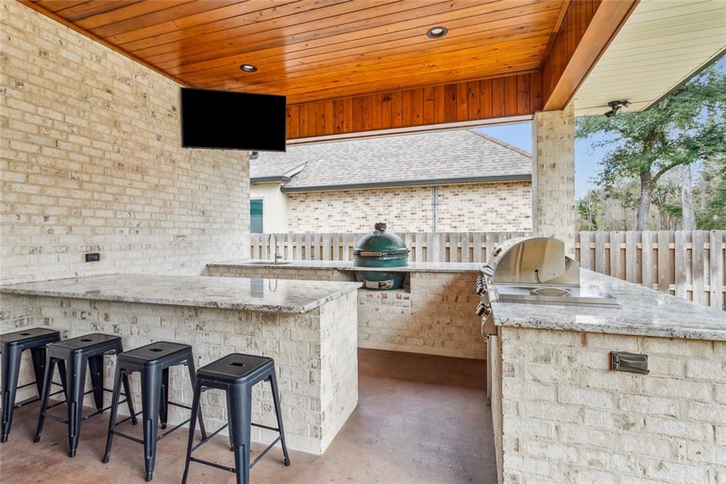 Belle Chasse, Louisiana 70037, United States, 5 Bedrooms Bedrooms, ,5 BathroomsBathrooms,Residential,Pending,50361