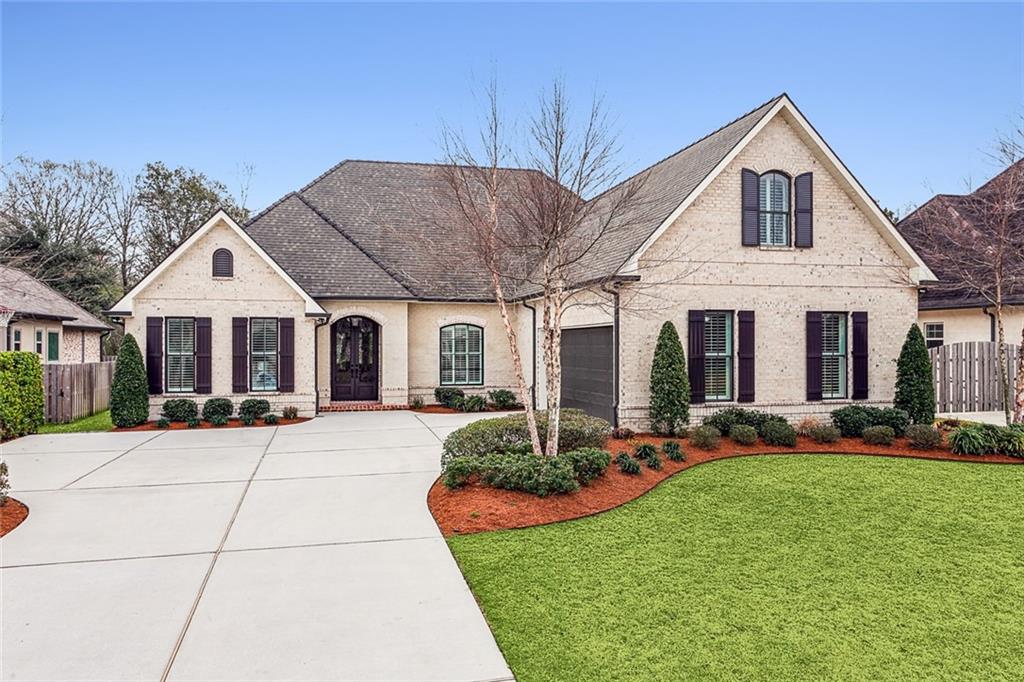 Belle Chasse, Louisiana 70037, United States, 5 Bedrooms Bedrooms, ,5 BathroomsBathrooms,Residential,Pending,50361