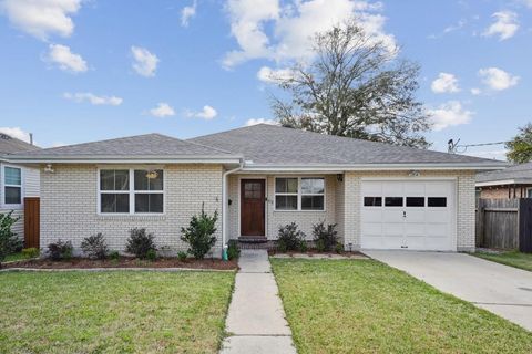 Photo of 978 ATHANIA Parkway, Metairie, LA 70001 (MLS # 2545104)
