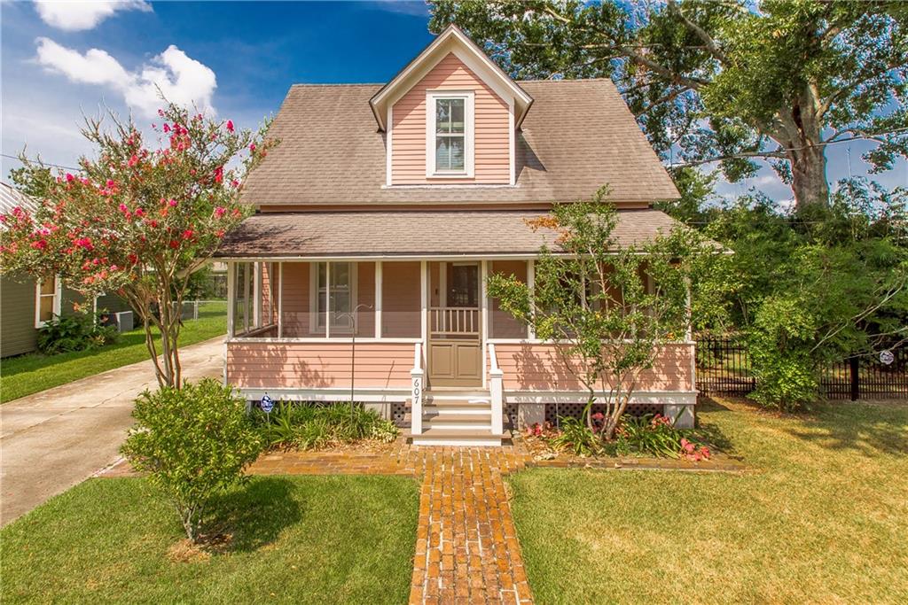 607 N MAGNOLIA Street