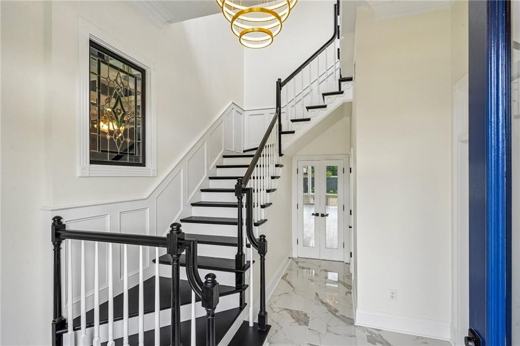 9 WOODLAKE Boulevard