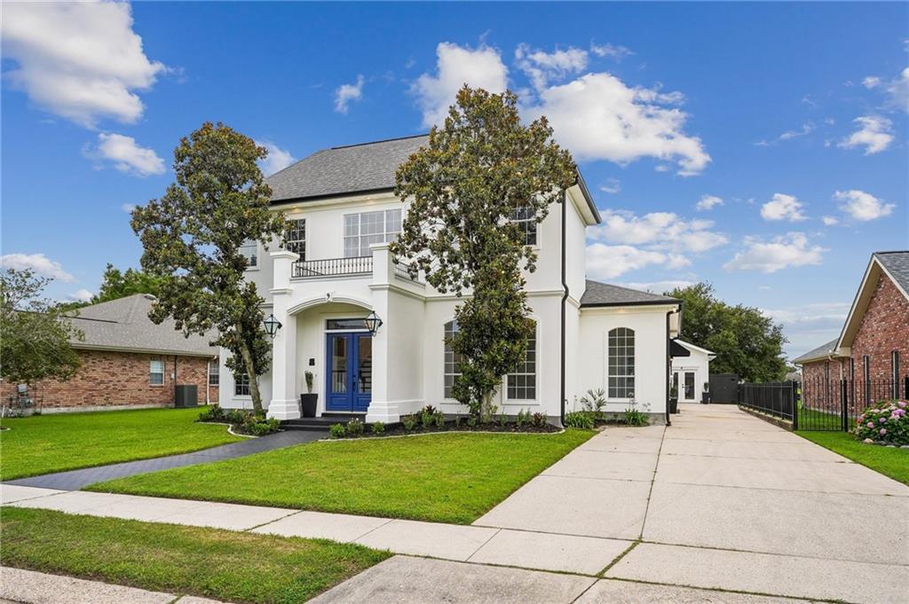 9 WOODLAKE Boulevard