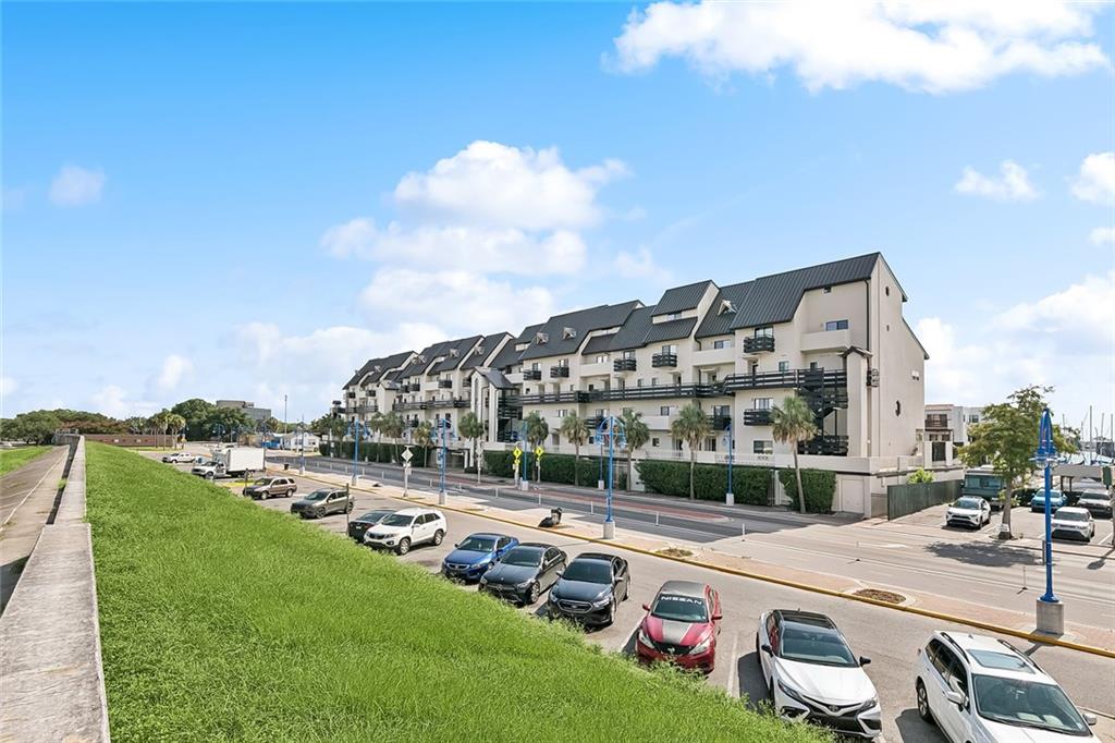 7300 LAKESHORE Drive 2