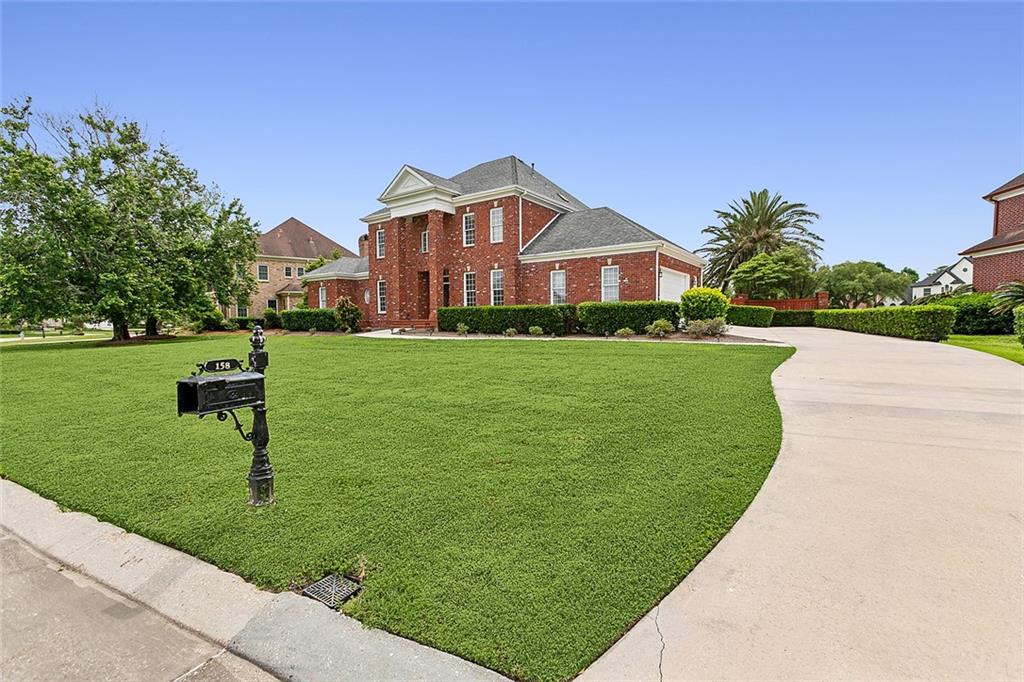 158 ENGLISH TURN Drive