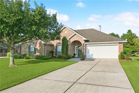 3804 LAKE CATHERINE Drive Harvey LA 70058
