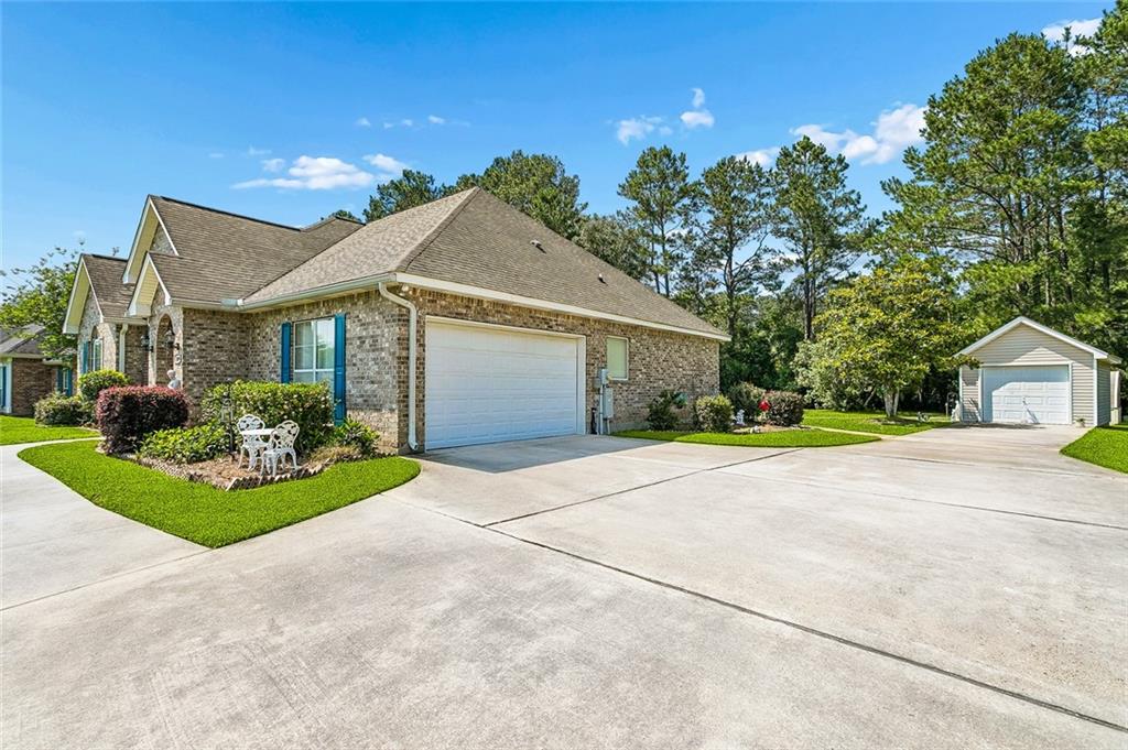 1049 FOREST RIDGE Loop