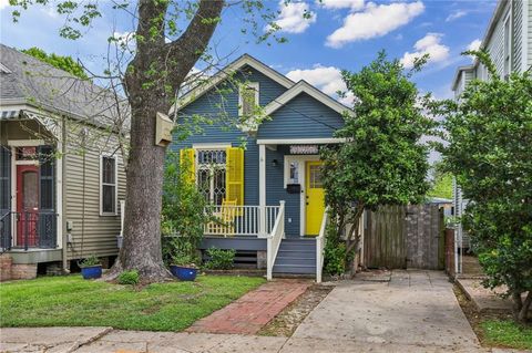 1019 BELLECASTLE Street New Orleans LA 70115