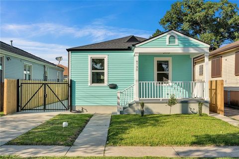 Photo of 8731 COLAPISSA Street, New Orleans, LA 70118 (MLS # 2558198)