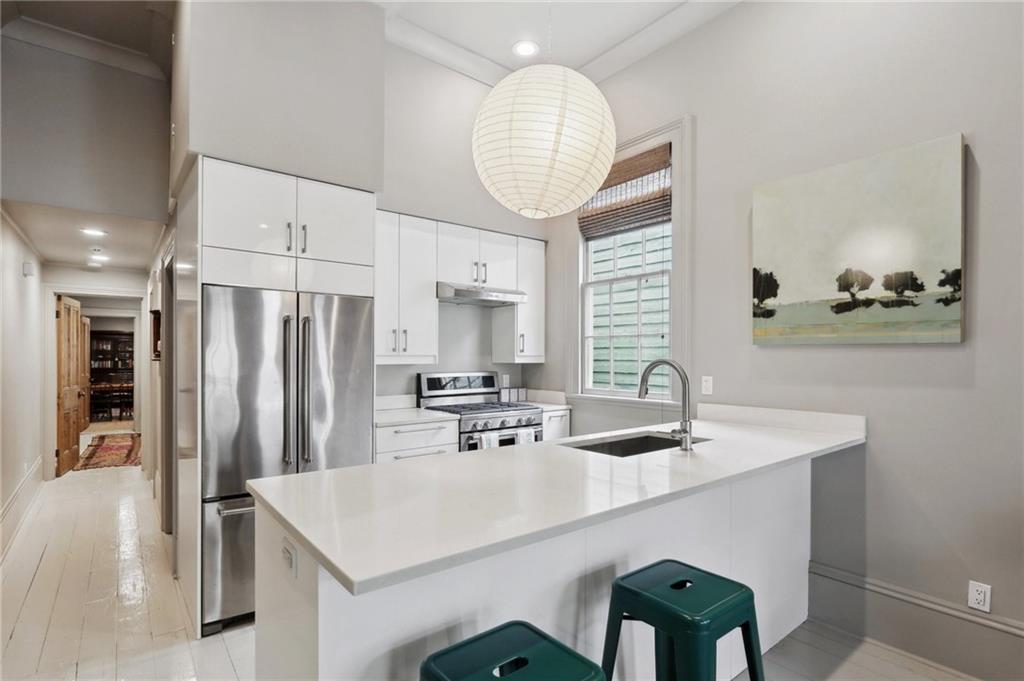 New Orleans, Louisiana 70115, United States, 6 Bedrooms Bedrooms, ,4 BathroomsBathrooms,Residential,Pending,62639