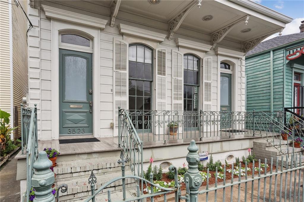 New Orleans, Louisiana 70115, United States, 6 Bedrooms Bedrooms, ,4 BathroomsBathrooms,Residential,Pending,62639