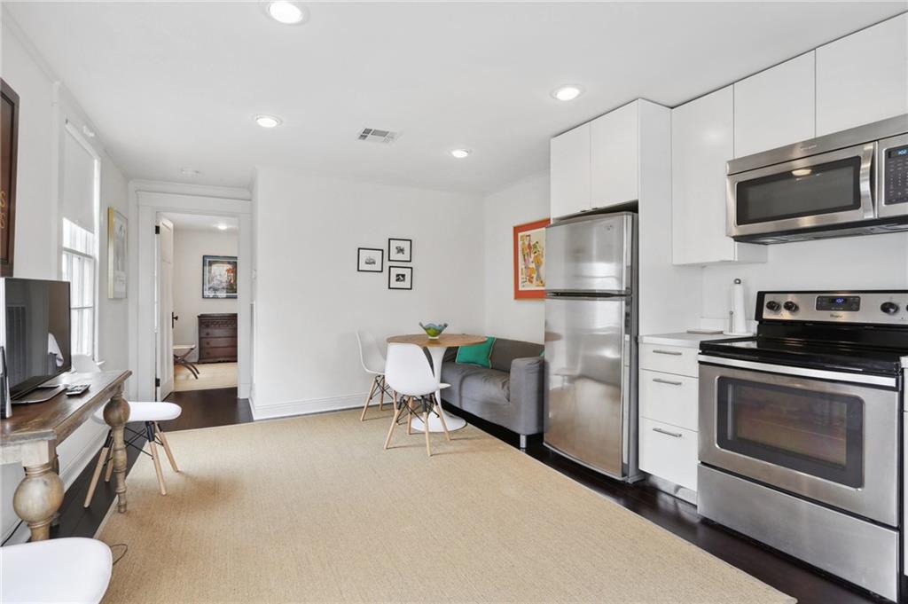 New Orleans, Louisiana 70115, United States, 6 Bedrooms Bedrooms, ,4 BathroomsBathrooms,Residential,Pending,62639