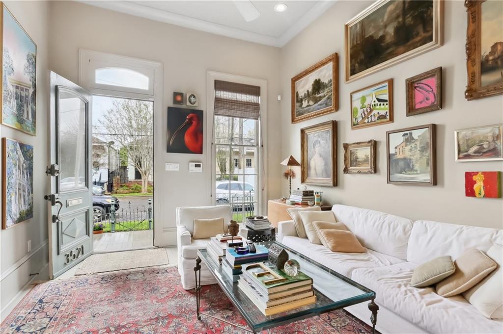 New Orleans, Louisiana 70115, United States, 6 Bedrooms Bedrooms, ,4 BathroomsBathrooms,Residential,Pending,62639