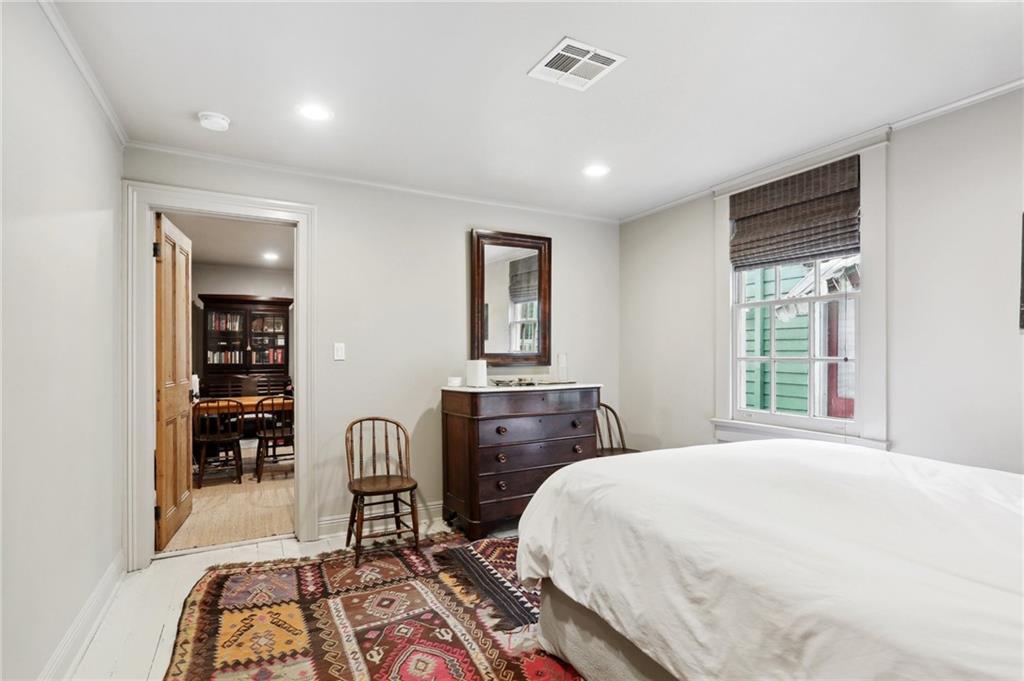 New Orleans, Louisiana 70115, United States, 6 Bedrooms Bedrooms, ,4 BathroomsBathrooms,Residential,Pending,62639