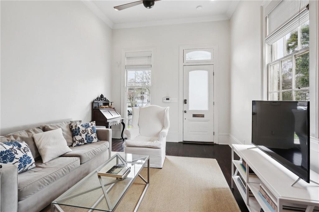 New Orleans, Louisiana 70115, United States, 6 Bedrooms Bedrooms, ,4 BathroomsBathrooms,Residential,Pending,62639