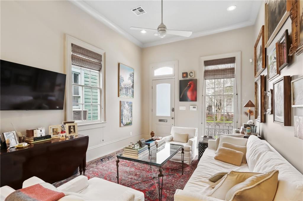 New Orleans, Louisiana 70115, United States, 6 Bedrooms Bedrooms, ,4 BathroomsBathrooms,Residential,Pending,62639