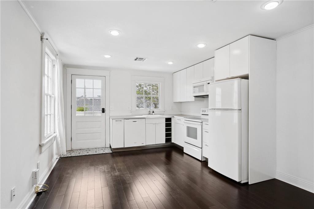 New Orleans, Louisiana 70115, United States, 6 Bedrooms Bedrooms, ,4 BathroomsBathrooms,Residential,Pending,62639