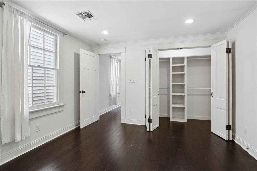 New Orleans, Louisiana 70115, United States, 6 Bedrooms Bedrooms, ,4 BathroomsBathrooms,Residential,Pending,62639