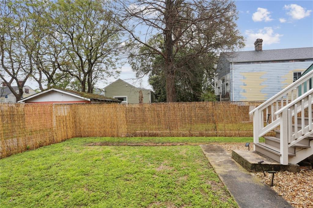 New Orleans, Louisiana 70115, United States, 6 Bedrooms Bedrooms, ,4 BathroomsBathrooms,Residential,Pending,62639