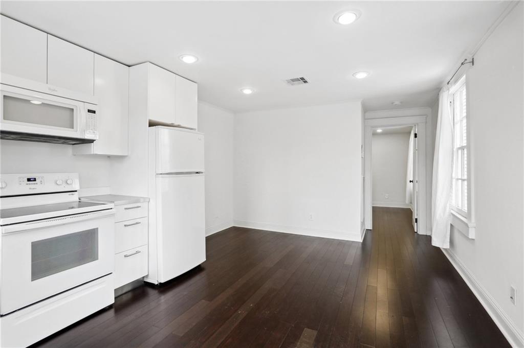 New Orleans, Louisiana 70115, United States, 6 Bedrooms Bedrooms, ,4 BathroomsBathrooms,Residential,Pending,62639