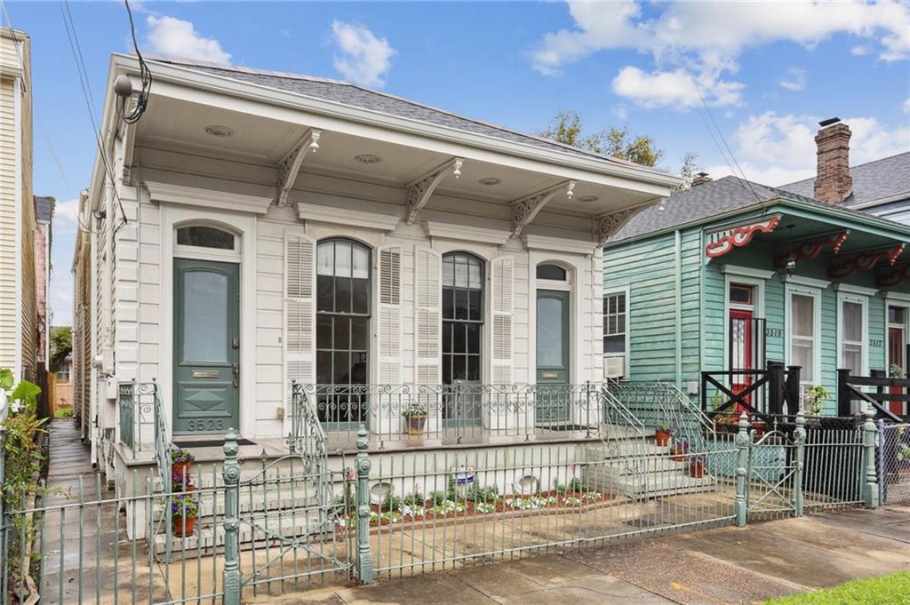 New Orleans, Louisiana 70115, United States, 6 Bedrooms Bedrooms, ,4 BathroomsBathrooms,Residential,Pending,62639