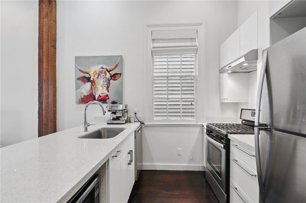 New Orleans, Louisiana 70115, United States, 6 Bedrooms Bedrooms, ,4 BathroomsBathrooms,Residential,Pending,62639