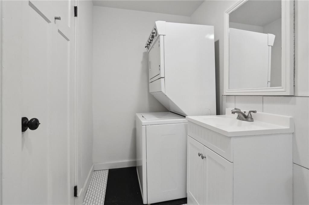 New Orleans, Louisiana 70115, United States, 6 Bedrooms Bedrooms, ,4 BathroomsBathrooms,Residential,Pending,62639