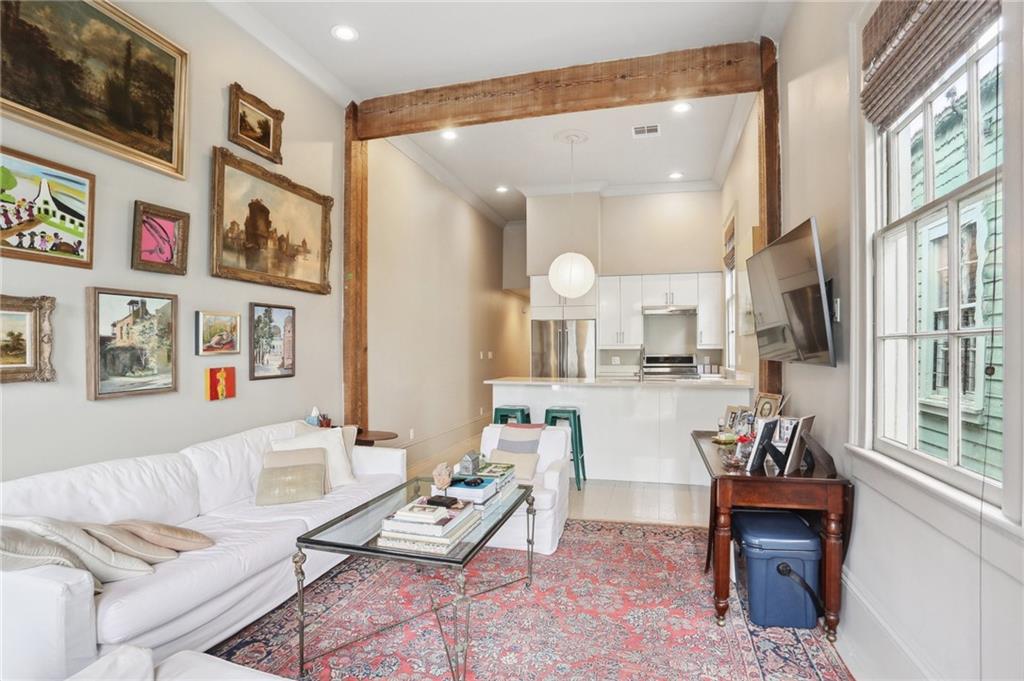 New Orleans, Louisiana 70115, United States, 6 Bedrooms Bedrooms, ,4 BathroomsBathrooms,Residential,Pending,62639