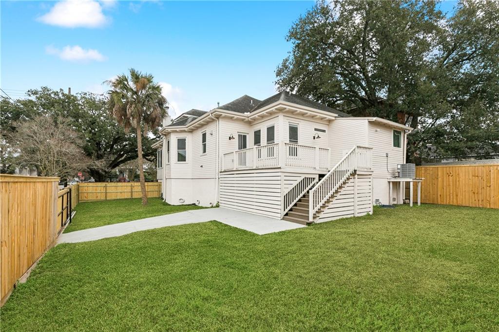 3132 NAPOLEON Avenue