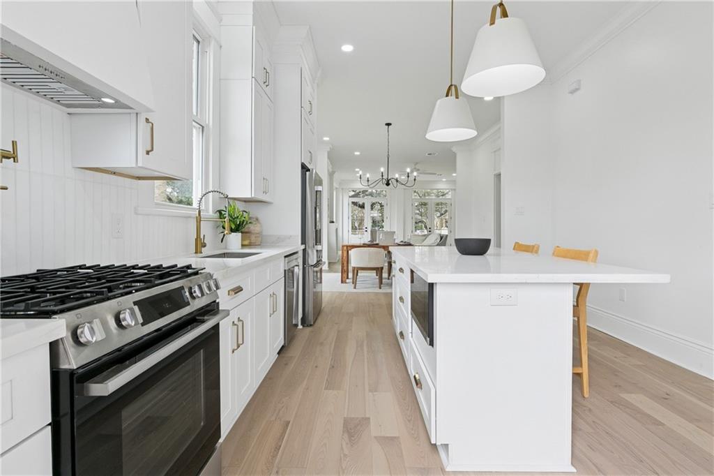 3132 NAPOLEON Avenue