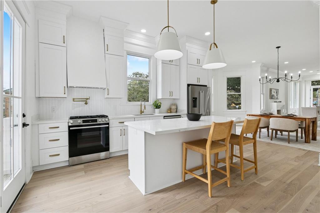 3132 NAPOLEON Avenue