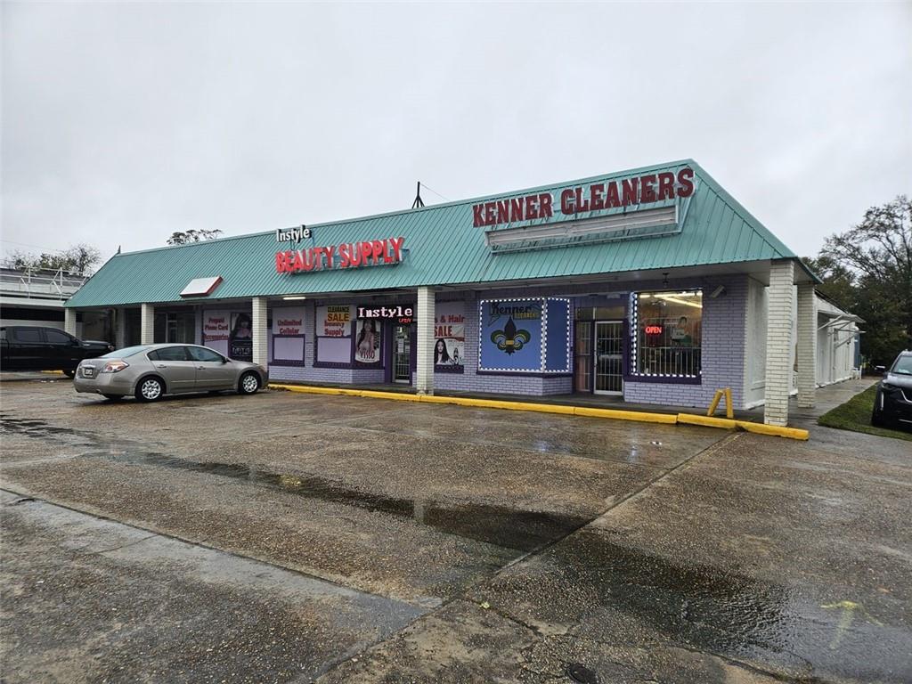 2300 AIRLINE Drive