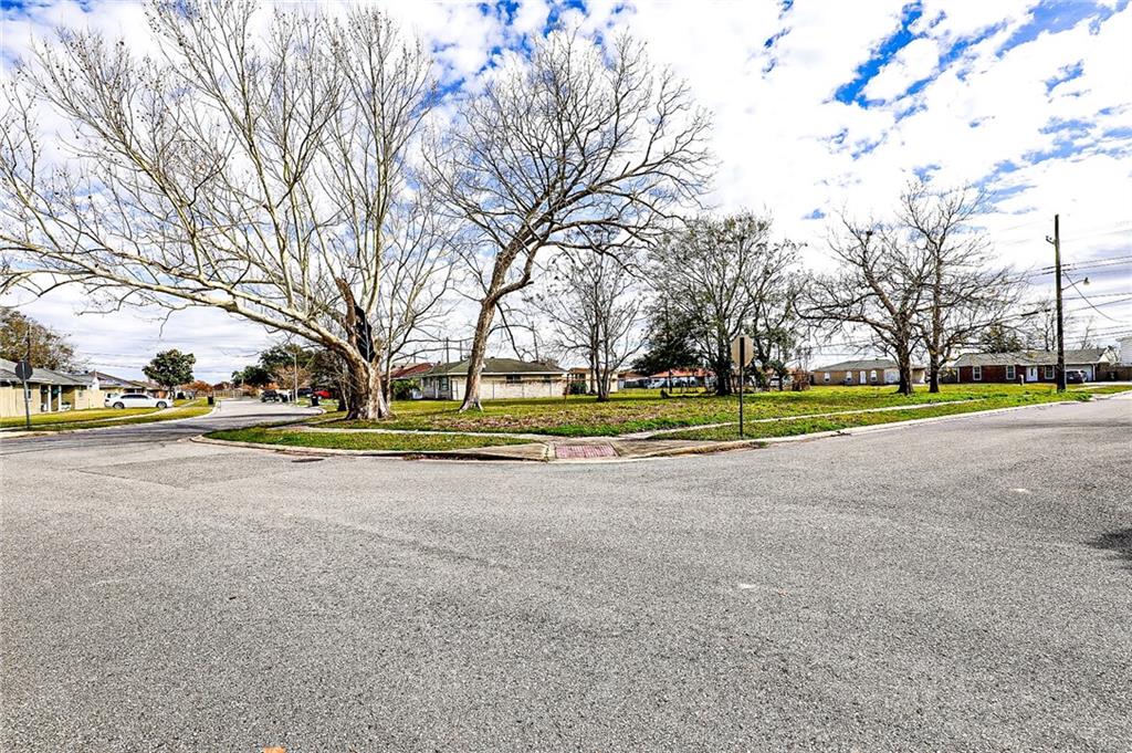 2201 VENUS Place