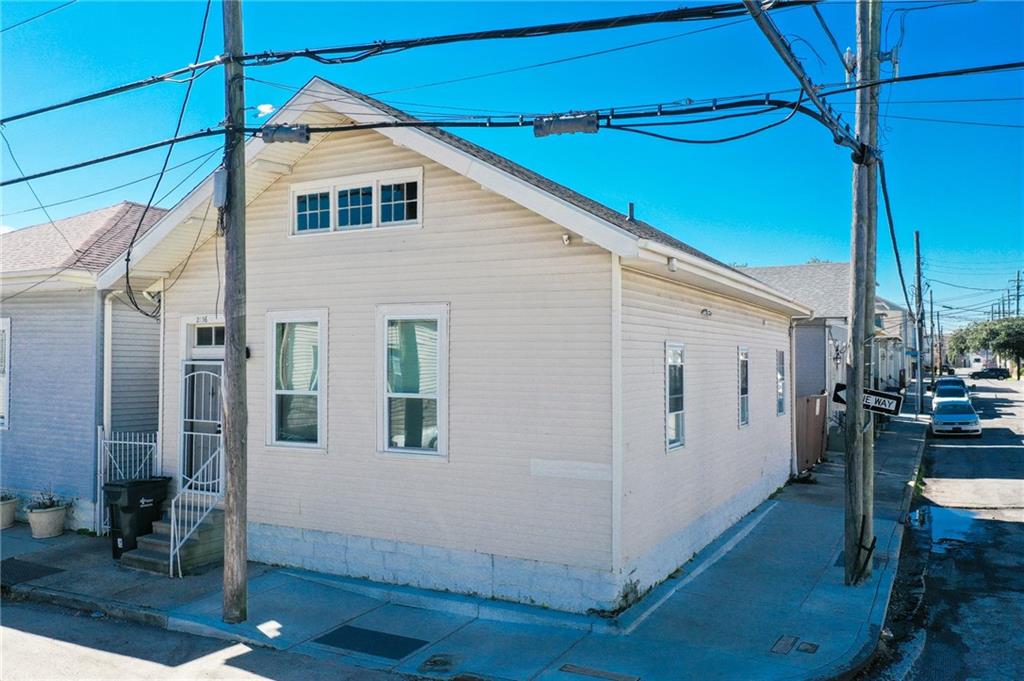 2136 TOLEDANO Street