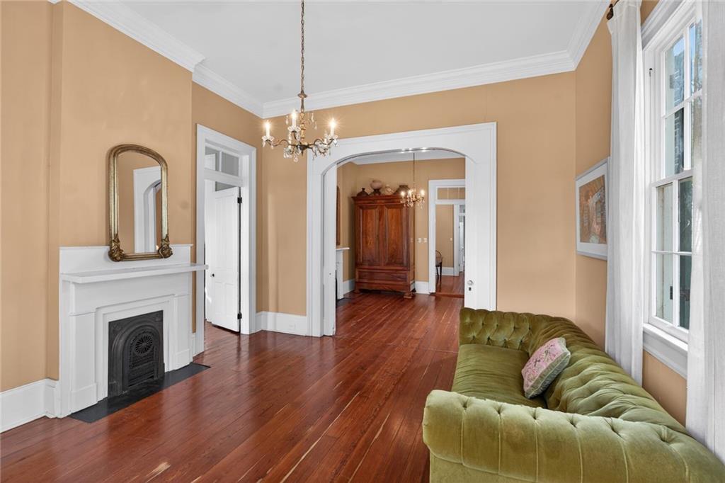 1106 NAPOLEON Avenue