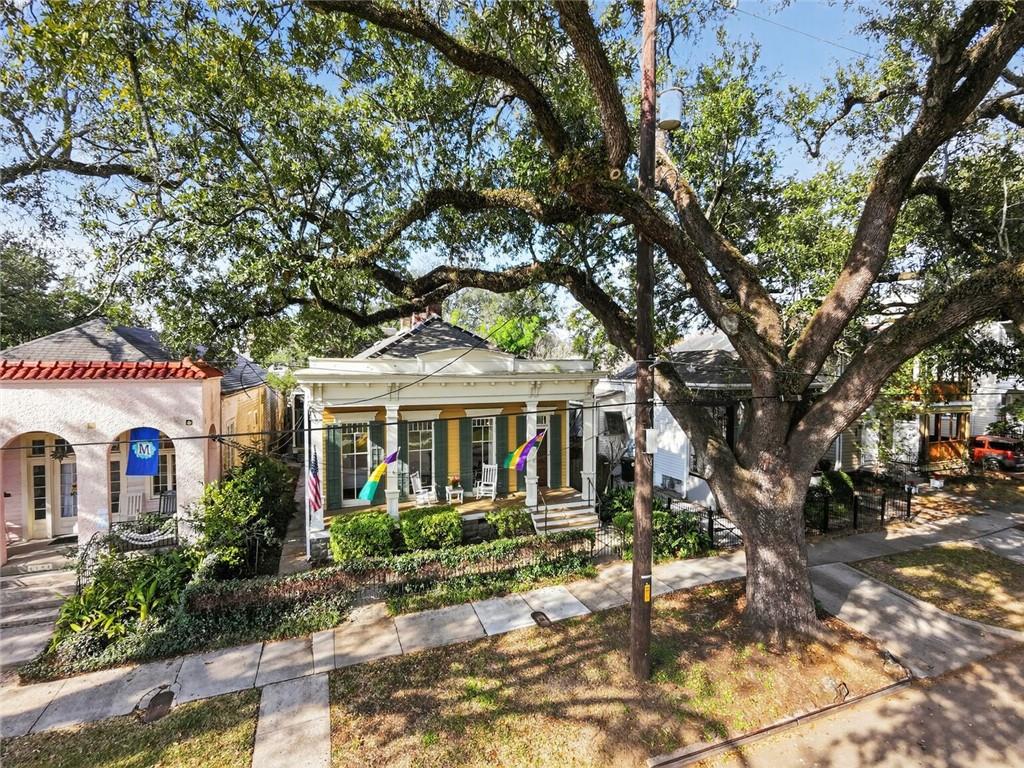 1106 NAPOLEON Avenue