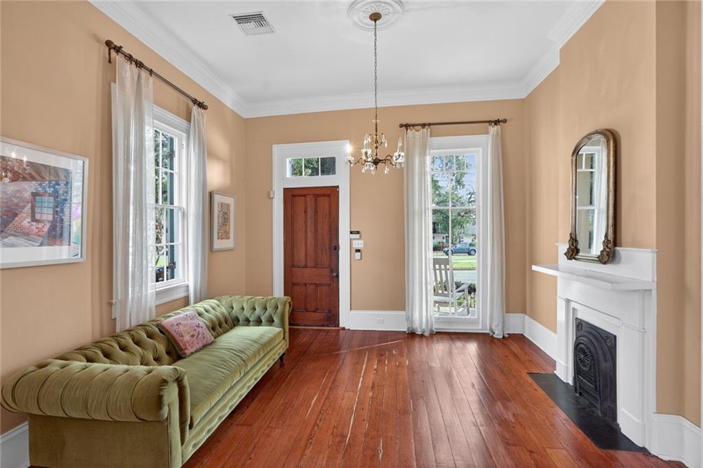 1106 NAPOLEON Avenue