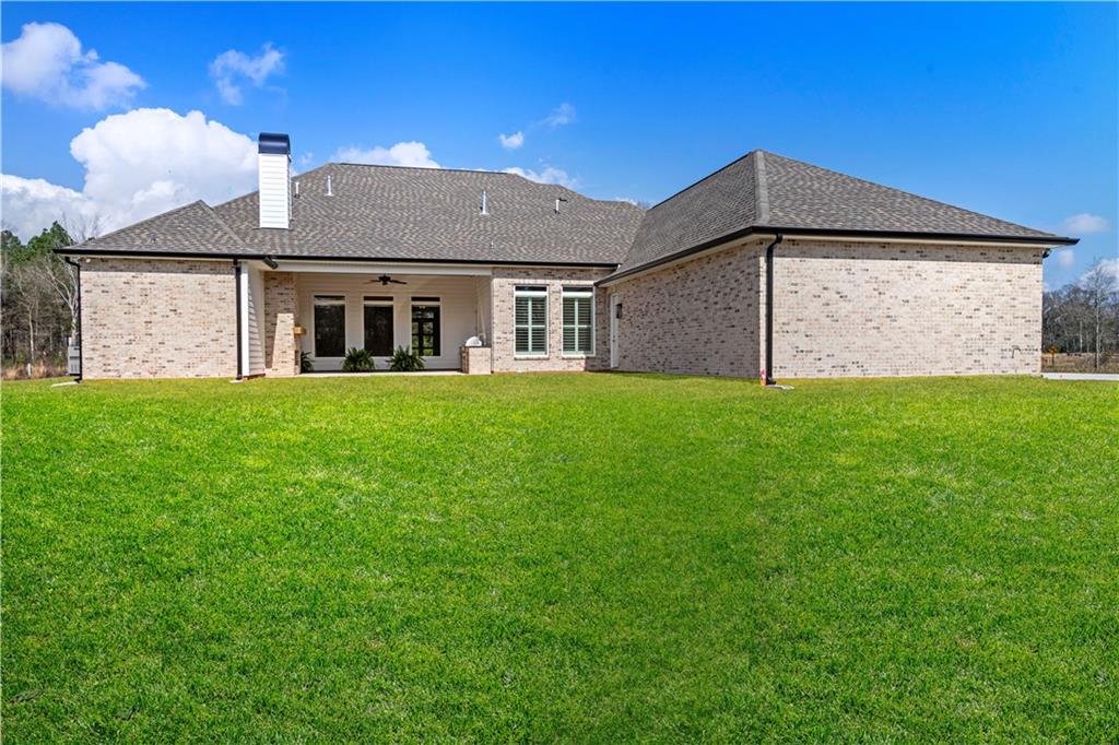 Covington, Louisiana 70435, United States, 4 Bedrooms Bedrooms, ,4 BathroomsBathrooms,Residential,Pending,38104