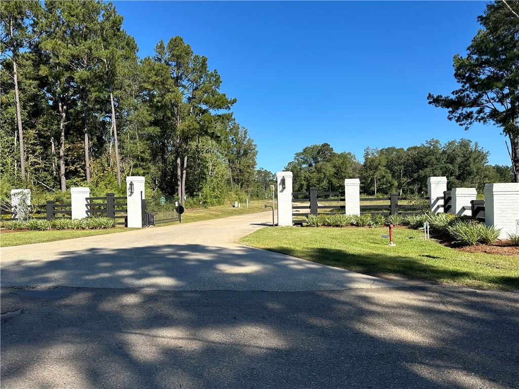 Covington, Louisiana 70435, United States, 4 Bedrooms Bedrooms, ,4 BathroomsBathrooms,Residential,Pending,38104