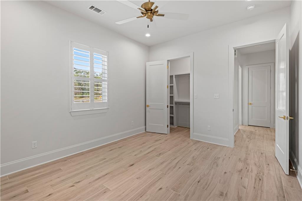 Covington, Louisiana 70435, United States, 4 Bedrooms Bedrooms, ,4 BathroomsBathrooms,Residential,Pending,38104