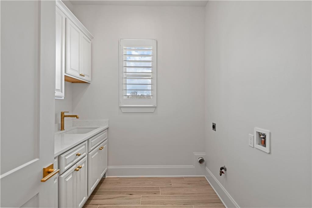 Covington, Louisiana 70435, United States, 4 Bedrooms Bedrooms, ,4 BathroomsBathrooms,Residential,Pending,38104