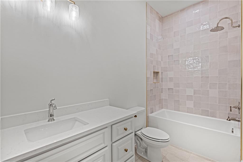 Covington, Louisiana 70435, United States, 4 Bedrooms Bedrooms, ,4 BathroomsBathrooms,Residential,Pending,38104