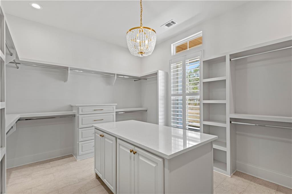 Covington, Louisiana 70435, United States, 4 Bedrooms Bedrooms, ,4 BathroomsBathrooms,Residential,Pending,38104