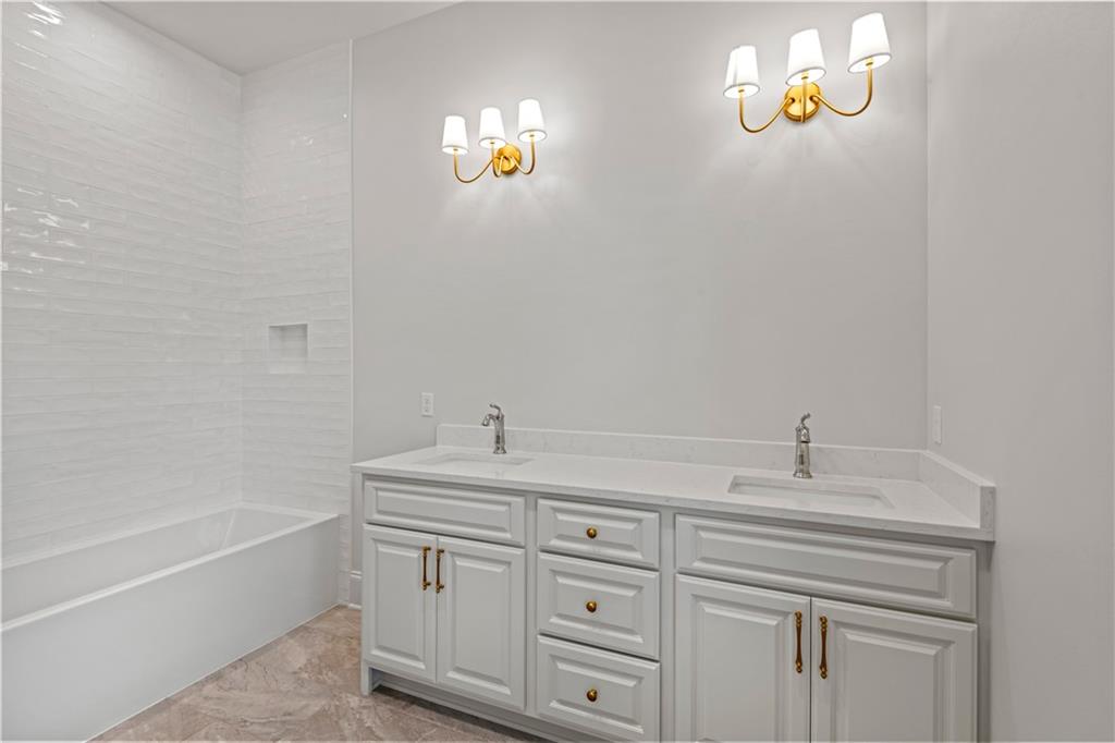 Covington, Louisiana 70435, United States, 4 Bedrooms Bedrooms, ,4 BathroomsBathrooms,Residential,Pending,38104