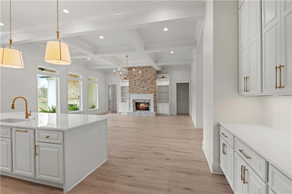 Covington, Louisiana 70435, United States, 4 Bedrooms Bedrooms, ,4 BathroomsBathrooms,Residential,Pending,38104