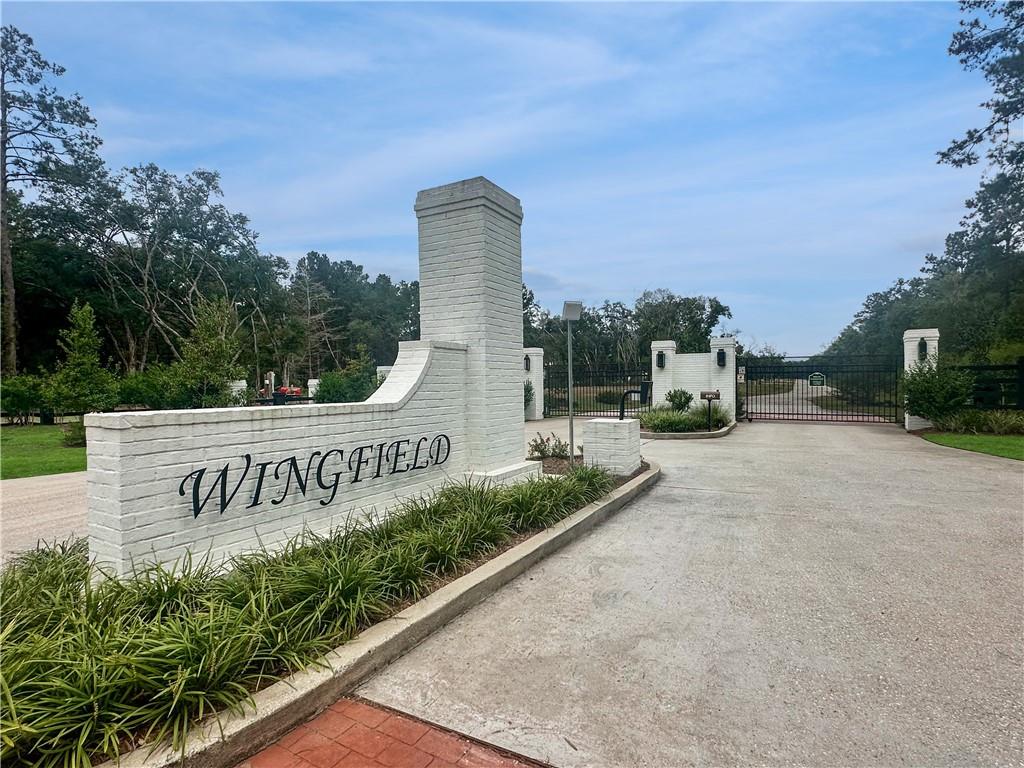 Covington, Louisiana 70435, United States, 4 Bedrooms Bedrooms, ,4 BathroomsBathrooms,Residential,Pending,38104