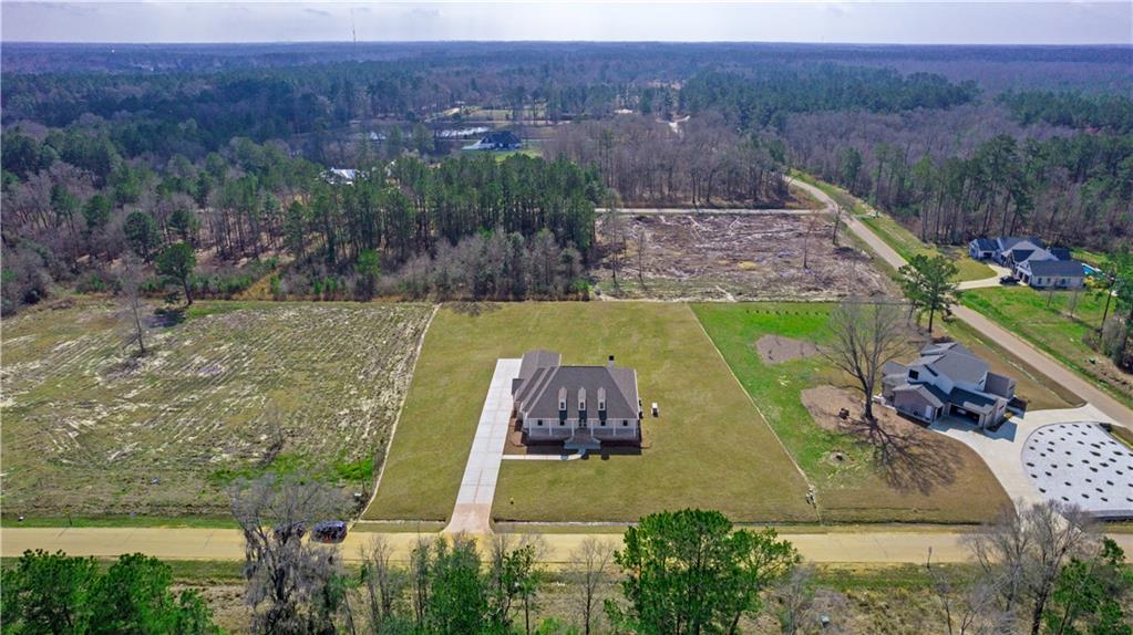 Covington, Louisiana 70435, United States, 4 Bedrooms Bedrooms, ,4 BathroomsBathrooms,Residential,Pending,38104