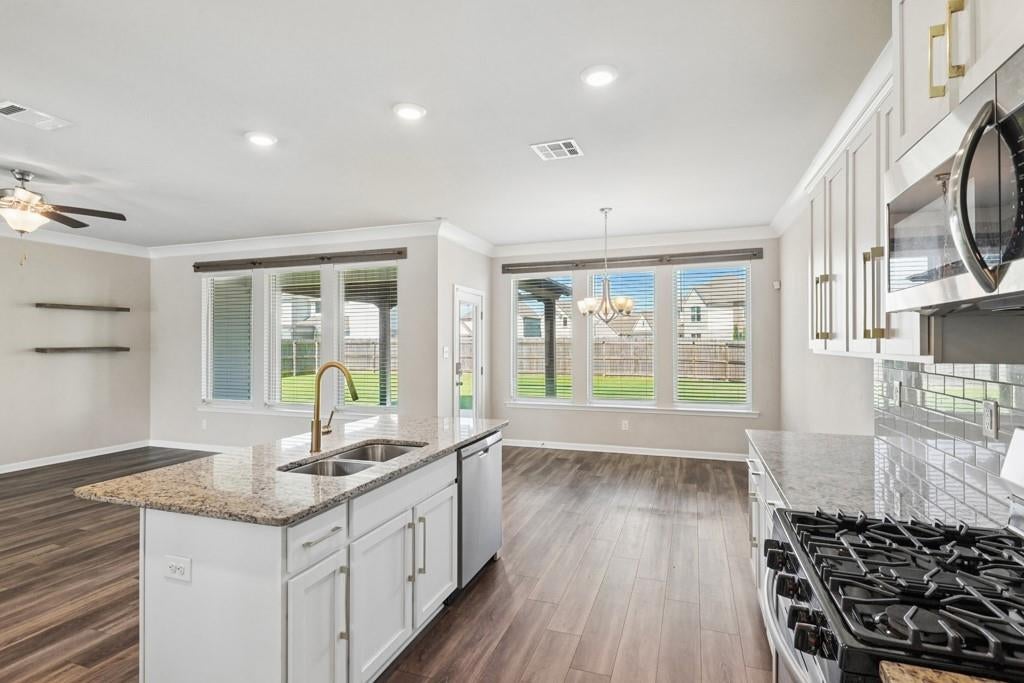 5737 LAUREL TREE Way
