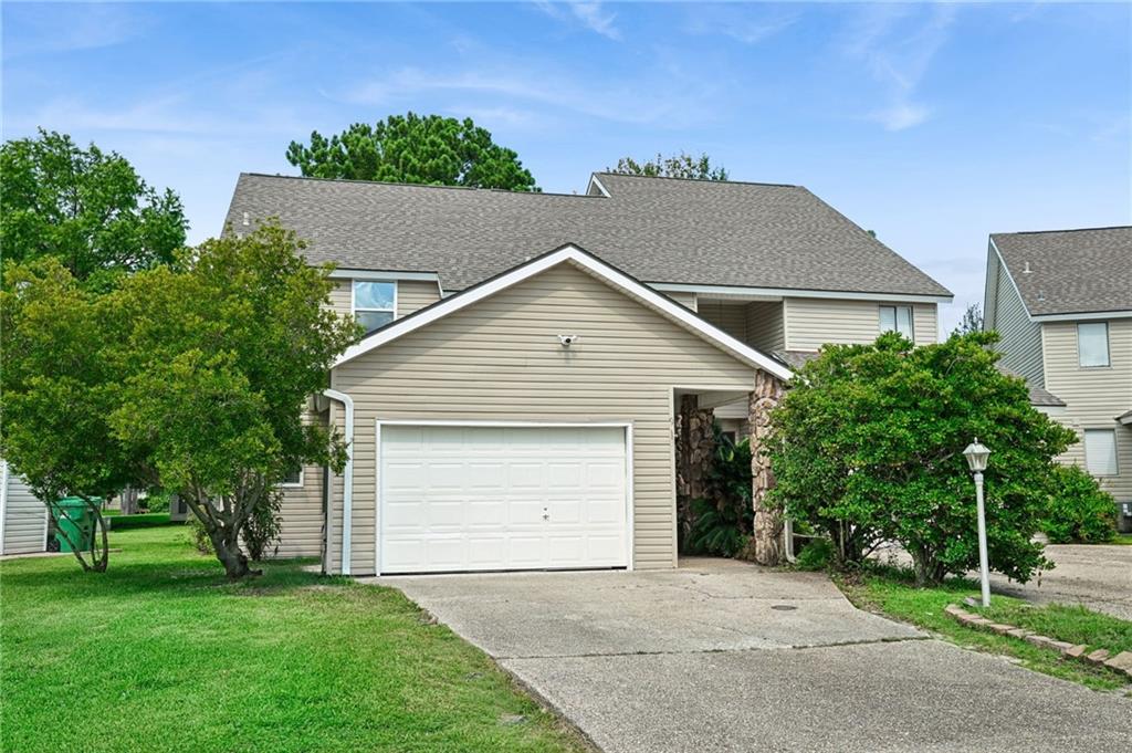 Photo 1 of 29 — 9 CARIBBEAN Court, Mandeville, LA 70448